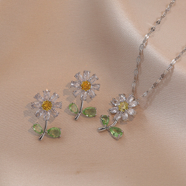 Dainty Flower Pendant Necklace