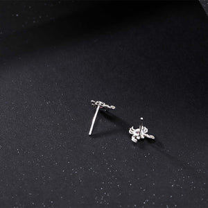 Winzige kleine rosa Krabben-Strand-Ohrstecker