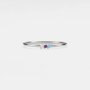 Bague fine empilable personnalisée avec trois pierres de naissance