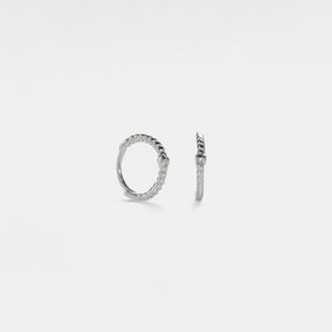 Gedrehte Spiral-Huggie-Creolen