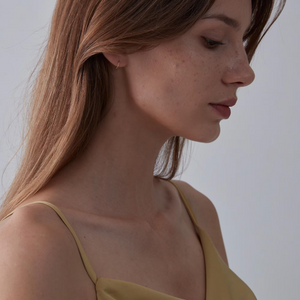 Gedrehte Spiral-Huggie-Creolen