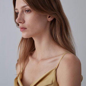 Gedrehte Spiral-Huggie-Creolen