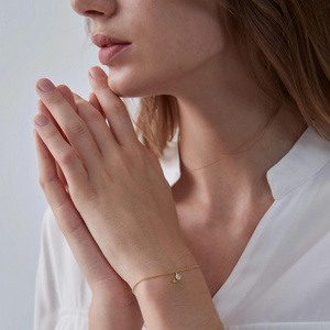 Winziges kleines Tulpenblumen-Charm-Armband