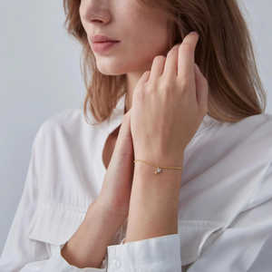 Winziges kleines Tulpenblumen-Charm-Armband