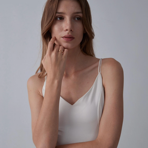 Stapelring mit Meeresschildkröte und Seestern am Strand