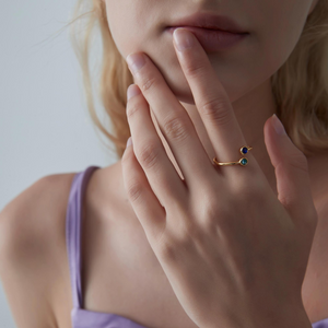 Individuell angefertigter Bypass-Ring mit zwei Geburtssteinen