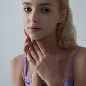 Individuell angefertigter Bypass-Ring mit zwei Geburtssteinen