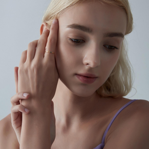 Bague fine empilable personnalisée avec trois pierres de naissance