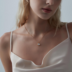 Collana con medaglione fotografico in madreperla