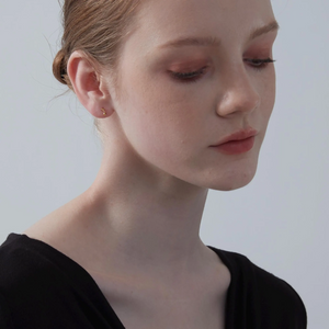 Orecchini a perno con nota musicale Tiny Mismatch