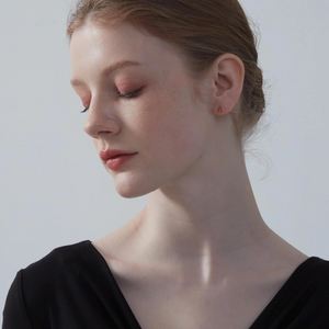 Orecchini a perno con nota musicale Tiny Mismatch