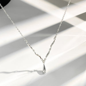 Curved Wave Teardrop Pendant Necklace