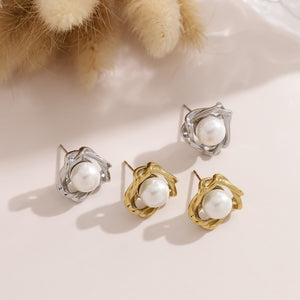 Geometric Twisted Frame Pearl Stud Earrings