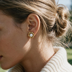 Geometric Twisted Frame Pearl Stud Earrings