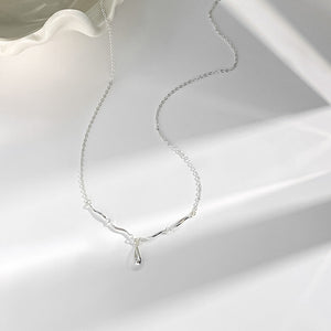 Curved Wave Teardrop Pendant Necklace