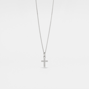 Collier avec pendentif en forme de petite croix