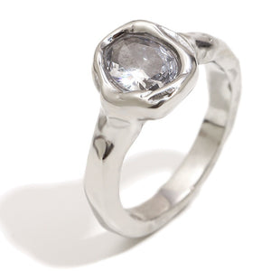 Dainty Organic Frame Oval Solitaire Band Ring