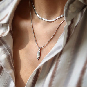 White Oval Mother Of Pearl Pendant Necklace