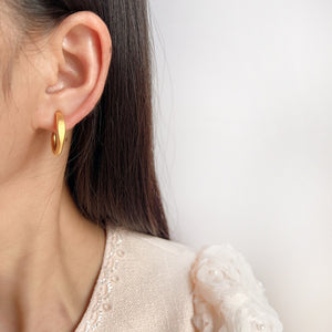 Minimalist Semi-flat Curve Huggie Stud Earrings