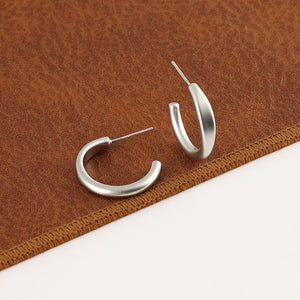 Minimalist Semi-flat Curve Huggie Stud Earrings