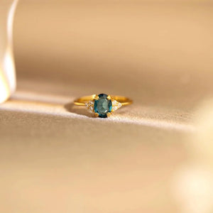 Dainty Oval Blue CZ Cluster Accent Band Ring