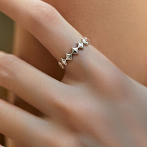 Vintage Star Motif Textured Linked Band Ring