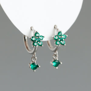 Boucles d'oreilles créoles en forme de fleur avec pierres précieuses colorées