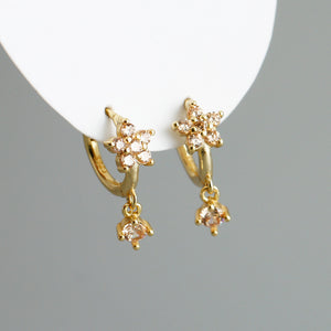 Boucles d'oreilles créoles en forme de fleur avec pierres précieuses colorées