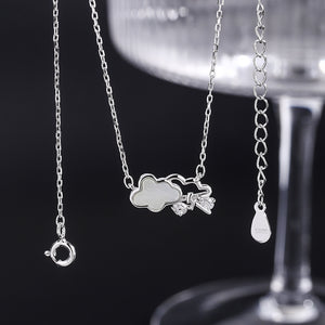 Collier délicat avec pendentif nuage en résine