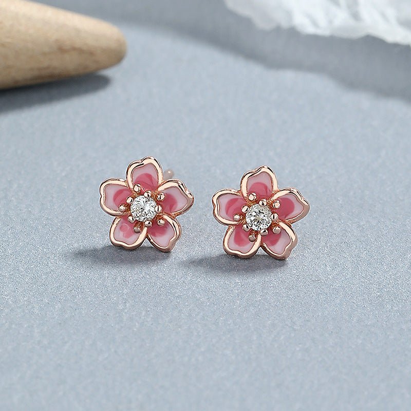 GINEVRA - Orecchini earcuff asimmetrici con fiori oro e Swarovski GINEVRA - Orecchini earcuff asimmetrici con fiori oro e Swarovski