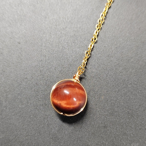 Collana con pendente sfera in pietra di cristallo naturale