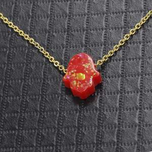 Zarte Hamsa-Hand-Anhänger-Halskette aus Kunstharz