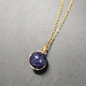 Collana con pendente sfera in pietra di cristallo naturale