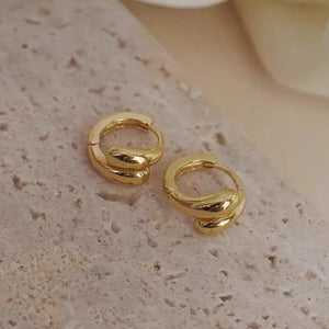 Dainty Interlock Overlap Huggie Hoop Earrings - Perimade & Co.