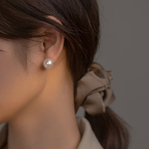 Dainty Pearl Wedding Stud Earrings - Perimade & Co.