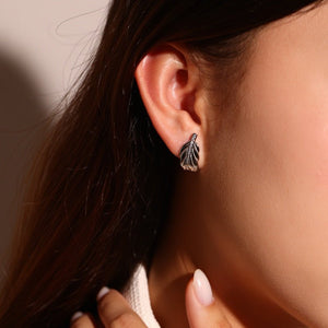 Dainty Round Moissanite Feather Stud Earrings - Perimade & Co.