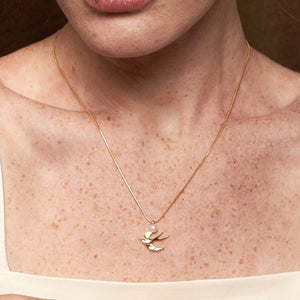 Minimalist Flying Bird Pearl Pendant Necklace - Perimade & Co.