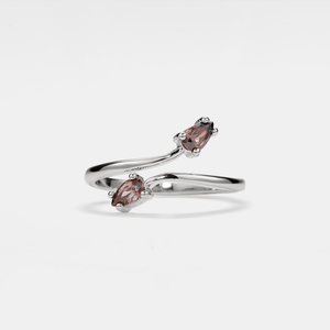 A gold-colored ring featuring a tulip flower design with purple amethyst crystals on a white background.