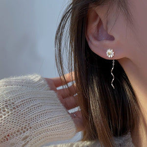 Small Daisy Flower Threader Earrings - Perimade & Co.