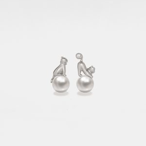 Small Gold Cat Pearl Mismatch Stud Earrings - Perimade & Co.