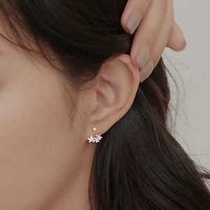Tiny Daisy Floral Curved Lobe Hugger Earrings - Perimade & Co.