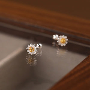 Tiny Daisy Flower Screw Back Stud Earrings - Perimade & Co.