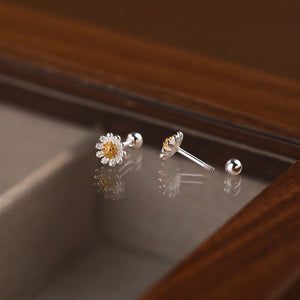 Tiny Daisy Flower Screw Back Stud Earrings - Perimade & Co.