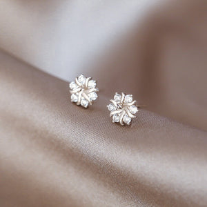 Tiny Small Snowflake Flower Stud Earrings - Perimade & Co.