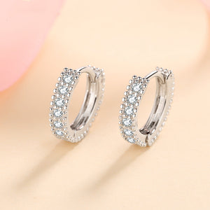 Petites boucles d'oreilles créoles de mariage en moissanite