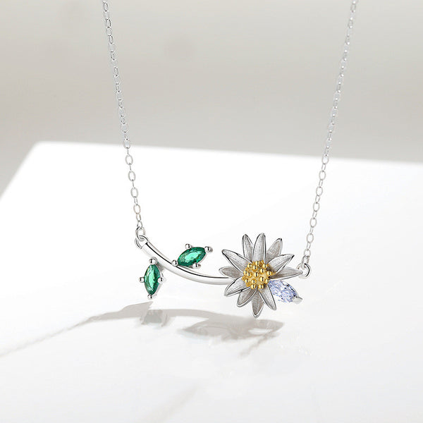 Daisy Flower Horizontal Charm Necklace