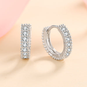 Petites boucles d'oreilles créoles de mariage en moissanite