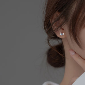 Orecchini a perno con corna di cervo in piccola pietra di luna