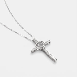 Personalisierte Halskette mit Kreuz-Fotoprojektion