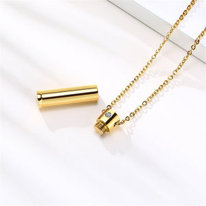 Collana con pendente urna a cilindro di cenere umana